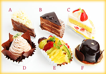 ショーケースに並ぶケーキ たち